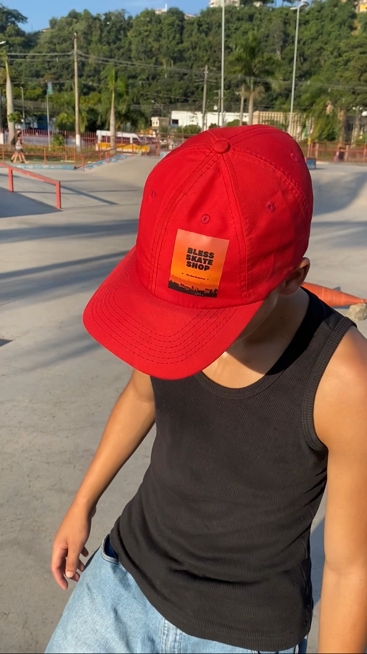 Boné com logo da Bless