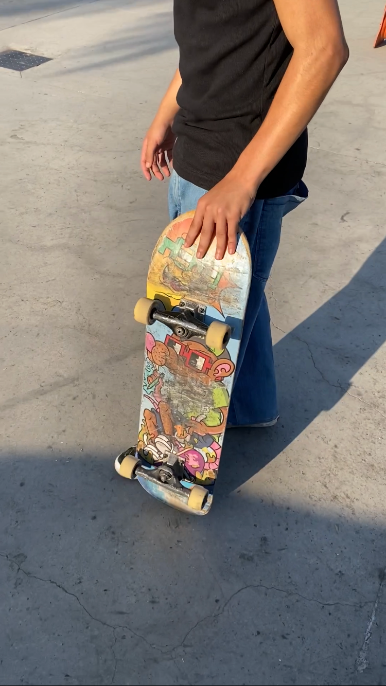 Shape de skate com design Nounish